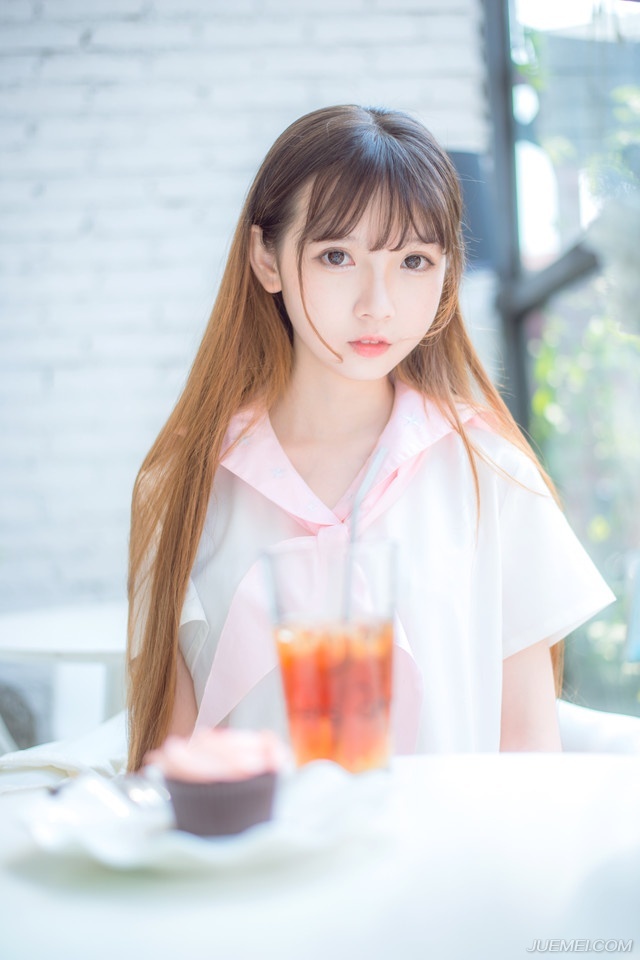 军营里，偶尔能够听到一声声痛苦的呻吟，兄弟两人自黄巾之乱之初参战，转战二十多载光阴，对于这些伤病痛苦的而无力的呻吟，最初的怜悯到现在剩下的也只剩下一股难言的麻木，但这种情况下，那股情绪却还在延续。